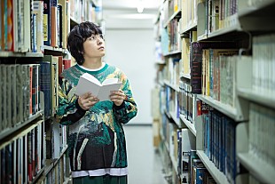 崎山蒼志「崎山蒼志、初の著書となるエッセイ集『ふと、新世界と繋がって』発売へ」