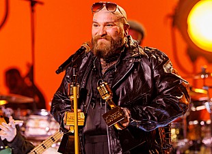 「【2024 #BBMAs】2冠のテディ・スウィムズ、全米No.1曲「Lose Control」圧巻のパフォーマンス」