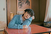 川崎鷹也「川崎鷹也、30歳の誕生日にニューアルバム『曖昧Blue』リリース＆全国ツアーへ」1枚目/2