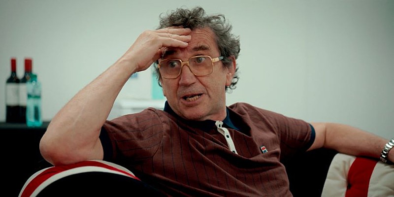 ブラー、最新ドキュメンタリーよりフィル・ダニエルズがゲスト出演した「Parklife」の映像公開  