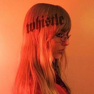 「マネスキンのヴィクトリア、2025年第1弾シングル「ホイッスル」公開」