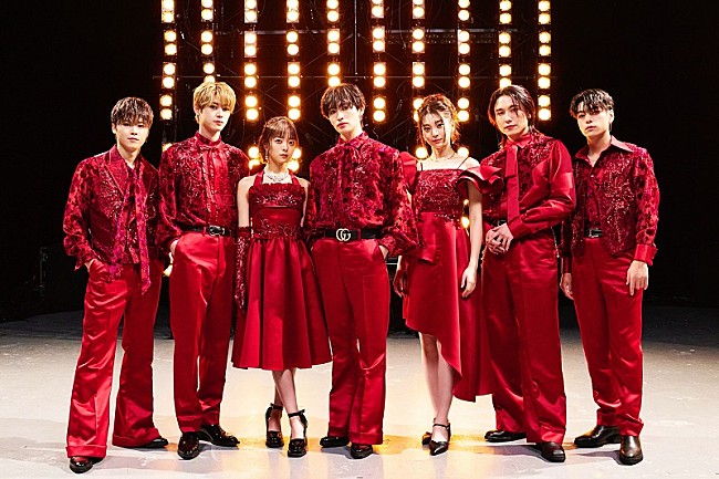 「GENIC、90年代を彷彿させるJ-POPサウンドの新曲「IT&#039;S SHOWTIME」MV公開」1枚目/8