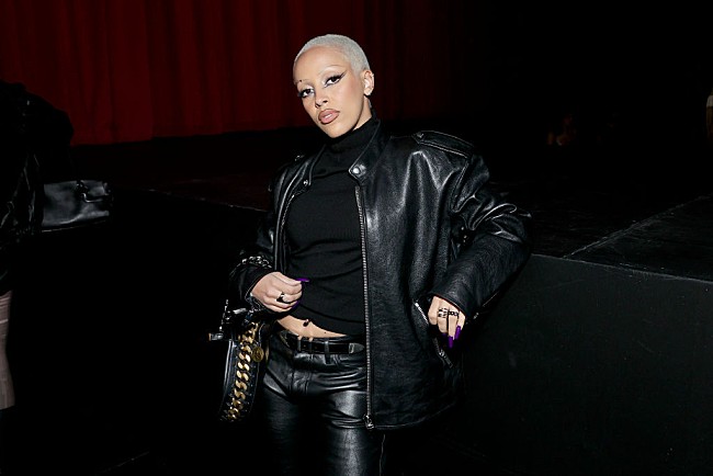 「ドージャ・キャット、タコベルの【スーパーボウル】CMにこっそり写り込もうとするティーザー公開」1枚目/1