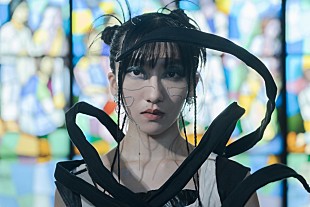 「春ねむり、タイのアーティストPyraと新曲「naughty AI」で再タッグ　THA BLUE HERBとのツーマンも」