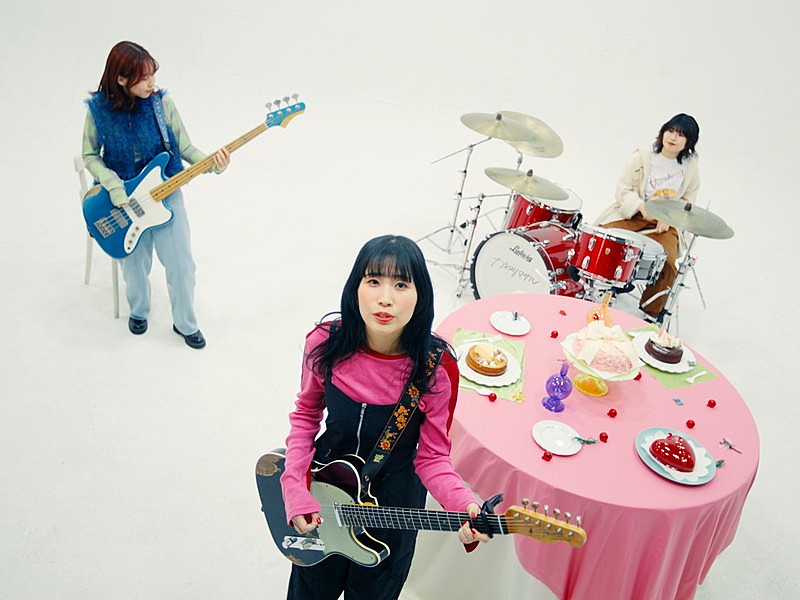 「『カネヨリマサル【君の恋人になれますように】Music Video』」3枚目/4