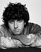 「ジェイミー・エックス・エックス、エリカ・バドゥ参加の新曲などを追加収録した『In Waves』DX版配信」1枚目/2