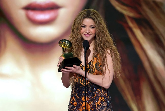 「【第67回グラミー賞授賞式(R)】シャキーラ『Las Mujeres Ya No Lloran』が＜最優秀ラテン・ポップ・アルバム＞受賞」1枚目/1