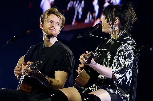 「フィニアス、【グラミー賞】開催を受けて他のアーティストのファンと喧嘩しないようファンに呼びかける」1枚目/1