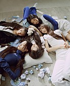 「ILLIT、新曲「Almond Chocolate」スペシャルフォトを2種公開」1枚目/2