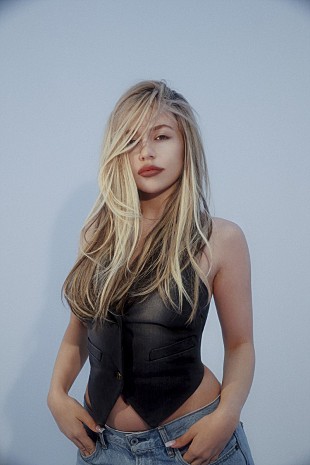 「エイバ・マックス、新たな時代の幕開けを告げる新曲「Lost Your Faith」公開」