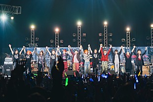 「SOPHIA×SIAM SHADEメンバーによる＜SIAM SOPHIA＞SPライブに8,000人が熱狂」