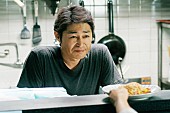 「映画『おいしくて泣くとき』
心也の父・耕平（安田顕）
（C）2025映画「おいしくて泣くとき」製作委員会 」3枚目/5