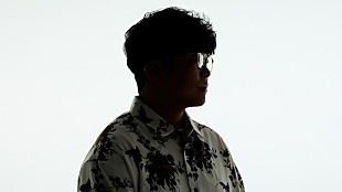 「さかいゆう、スリリングな「アイのマネ」MV公開」