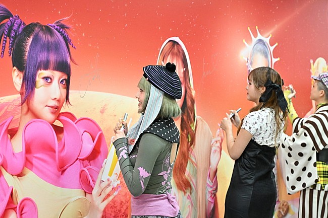 「【マクドナルド GALAXY展】にサプライズ登場したXG」3枚目/38