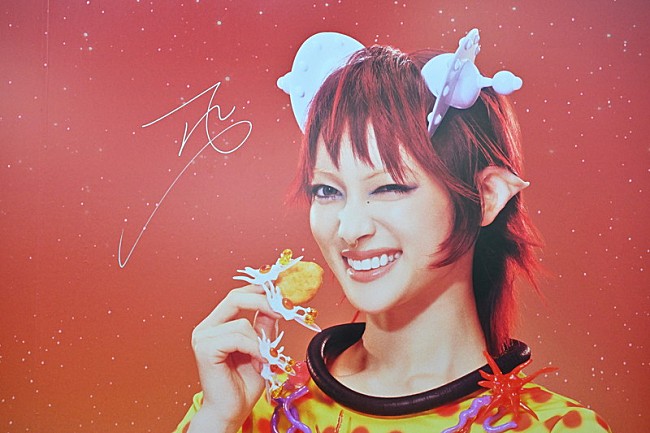 「【マクドナルド GALAXY展】にサプライズ登場したXGのサイン」13枚目/38