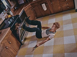 「パフューム・ジーニアス、オルダス・ハーディングを迎えた新曲「No Front Teeth」MV公開」