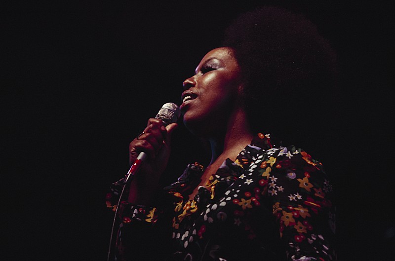 ロバータ・フラックが88歳で死去、ジュリアン＆ショーン・レノン／ジェニファー・ハドソン／フリーなど多くの著名人が追悼