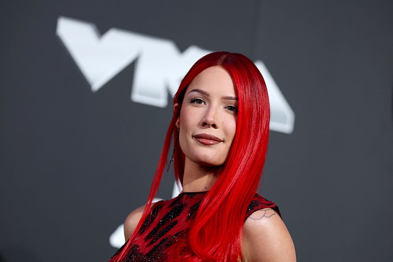 ホールジー、新曲「Safeword」のリリースを予告