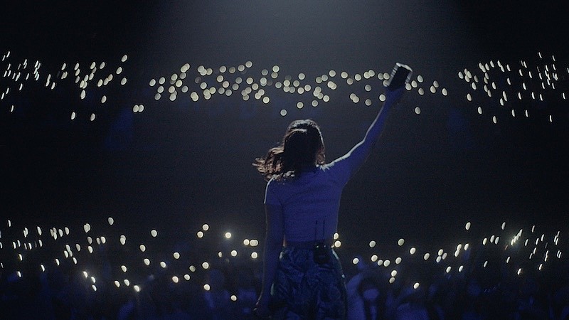 阿部真央、15周年ファイナル公演より「Somebody Else Now」の映像公開　FM802にてライブ音源先行OAも