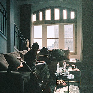 「ガール・イン・レッド、2025年初となる新曲「confession」解禁」