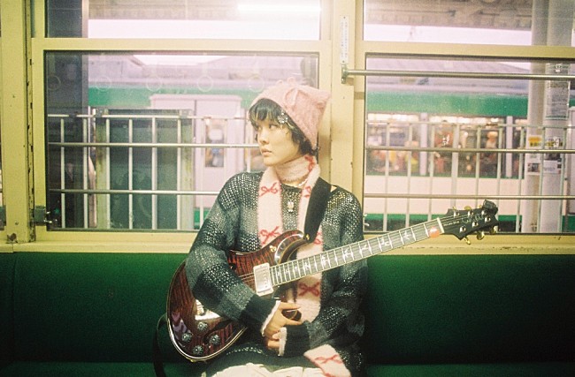 「メイ・シモネス、『チェット・ベイカー・リイマジンド』に日本盤限定ボートラとして「マイ・アイディアル」が収録」1枚目/2