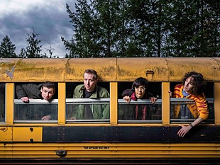 「カー・シート・ヘッドレスト、新境地となるロック・オペラ作品より「Gethsemane」のMV公開」