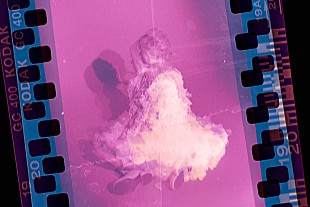 「りりあ。、新曲「愛とか。」がTVアニメ『完璧すぎて可愛げがないと婚約破棄された聖女は隣国に売られる』OPテーマに決定（コメントあり）」