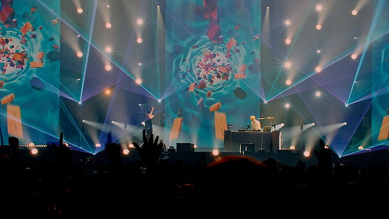 Creepy Nuts、代々木第一体育館公演より「二度寝」ライブ映像を公開