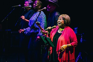 「＜最速ライブレポート＞メイヴィス・ステイプルズがビルボードライブに降臨　稀代のシンガーが創り上げた圧巻のステージ DAY1」