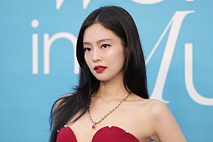 「【2025ビルボード・WIMアワード】BLACKPINKのジェニー、＜グローバル・フォース賞＞受賞スピーチでメンバーやドーチーに感謝」
