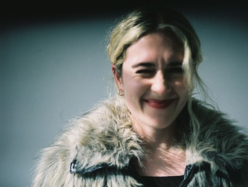 ブロンドシェル、新曲「23's A Baby」のリリック・ビデオ公開