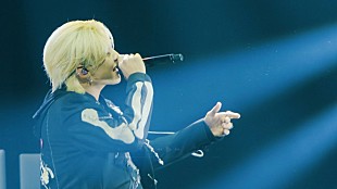 「edhiii boi、ワンマンライブより「大人になんてなりたくない」映像公開」