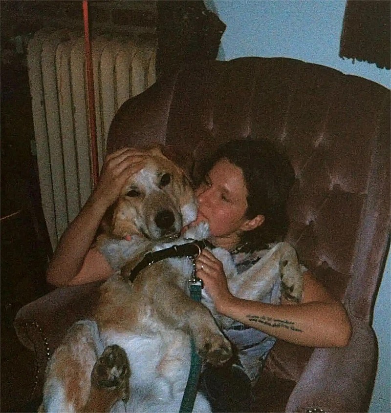  ビッグ・シーフのエイドリアン・レンカー、43曲入りライブ作品より「happiness」公開 