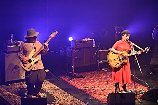 「＜ライブレポート＞Ｔ字路s　インディーとメジャー、カバーとオリジナル……15年の歩みを“両A面”で鳴らした【ダブルサイダーツアー】ファイナル」