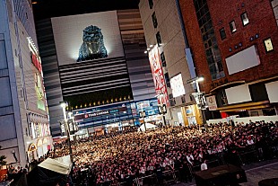 「King Gnu、歌舞伎町フリーライブで「TWILIGHT!!!」などパフォーマンス」