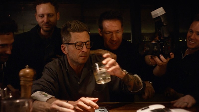 ワンリパブリック、 「保科の休日」EDテーマ「Invincible (from 怪獣８号)」の東京で撮影されたMV解禁 