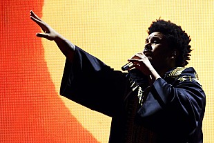 「ザ・ウィークエンド、ジェナ・オルテガと共演する「Drive」MV公開」