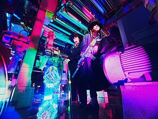 「FAKE TYPE.×Mori Calliope、コラボ曲「熱狂」配信リリース」