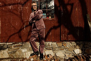 「ザ・ナショナルのマット・バーニンガー、最新ソロ作より「Breaking Into Acting」MV公開」