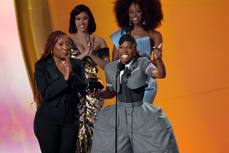 ドーチー、シザのデビュー作が元恋人と別れることを後押ししてくれたと語る 