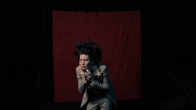 「ドレスコーズ、最新AL『†』よりリード曲「ミスフィッツ」MV公開」1枚目/3