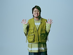 「こっちのけんと、自身初のCD作品に「けっかおーらい」英語バージョンなど収録」