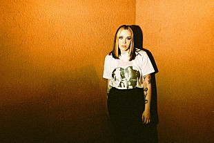 「サッカー・マミー、新曲「She Is (stripped)」公開「私にとってずっと特別な曲」」