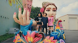 「ヤバイTシャツ屋さん、志摩スペイン村でのワンマンだからこそ実現したユニークなライブ映像公開」