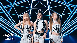 「IS:SUE、新曲「SHINING」MVでブロンドヘアや“Wダンス”披露」