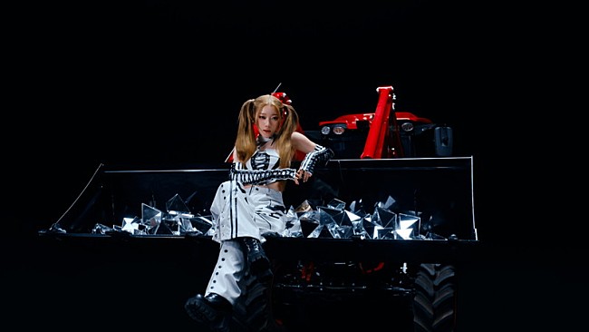 「『IS:SUE / &#039;SHINING&#039; Music Video』」5枚目/16