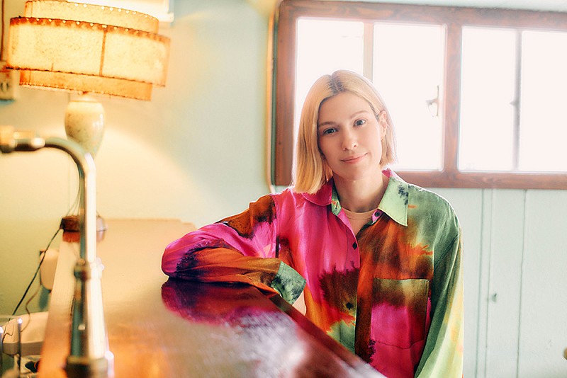 ＜わたしたちと音楽 Vol. 58＞ローレン・ローズ・コーカーが語る、日本の音楽と女性たちの可能性