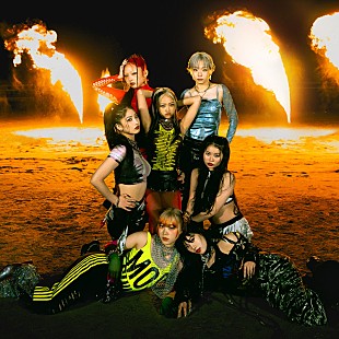 「HANA、新ビジュアルで炎に囲まれる」