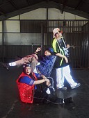 「MyM（森三中・大島＆ガンバレルーヤ）、初のEP『WARAOZE』6/11リリース」1枚目/2