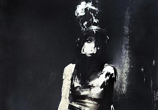 「ユール、米番組で「Skullcrusher」のパフォーマンス披露」